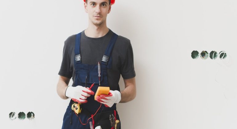 Top 7 Signs You Need to Call a Residential Electrician